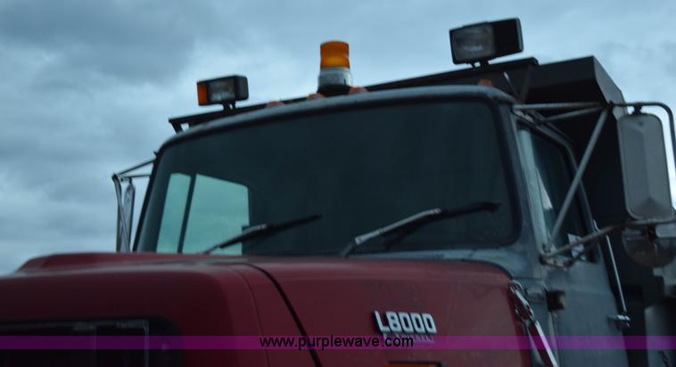 image for item K3484 1988 Ford L8000 dump truck