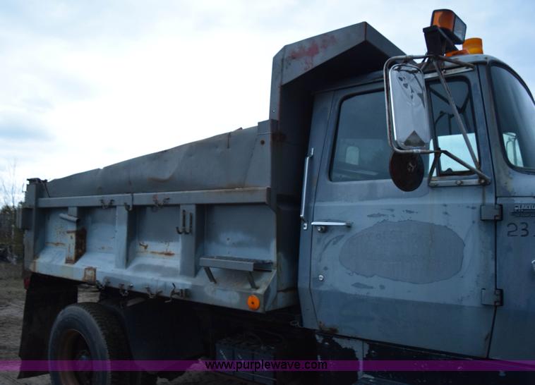 image for item K3484 1988 Ford L8000 dump truck