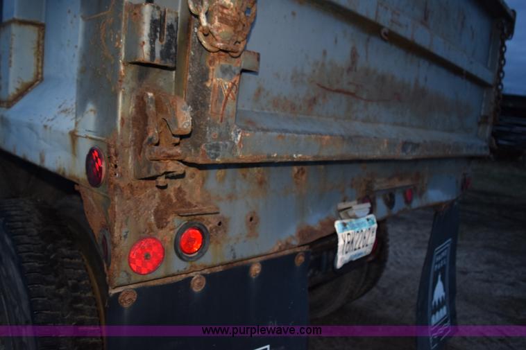 image for item K3484 1988 Ford L8000 dump truck