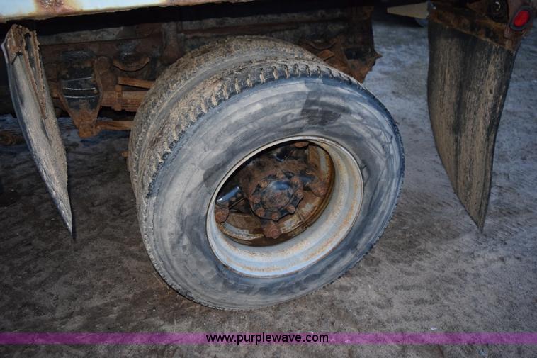 image for item K3484 1988 Ford L8000 dump truck