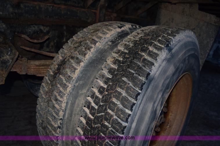 image for item K3484 1988 Ford L8000 dump truck