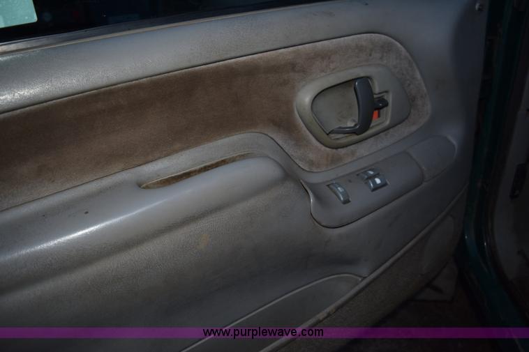 image for item K3485 1998 Chevrolet 3500 rollback truck