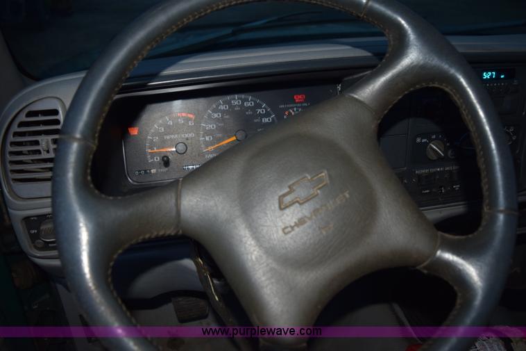 image for item K3485 1998 Chevrolet 3500 rollback truck