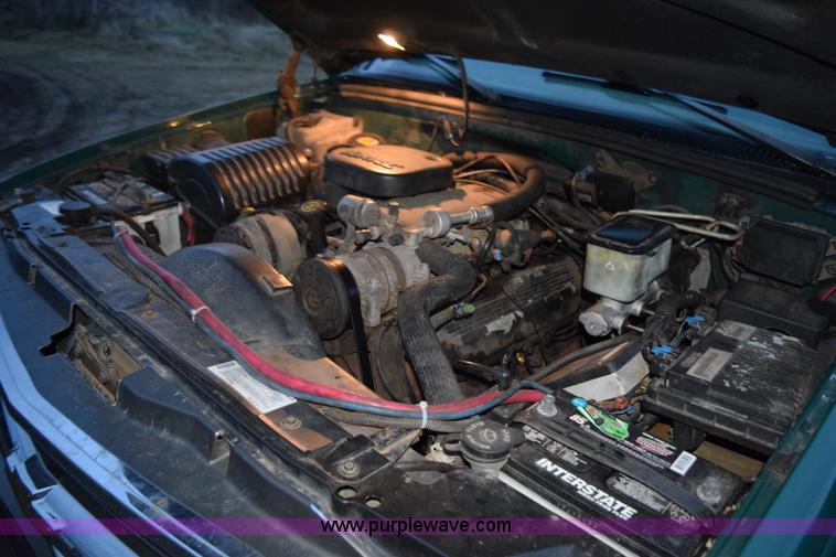 image for item K3485 1998 Chevrolet 3500 rollback truck