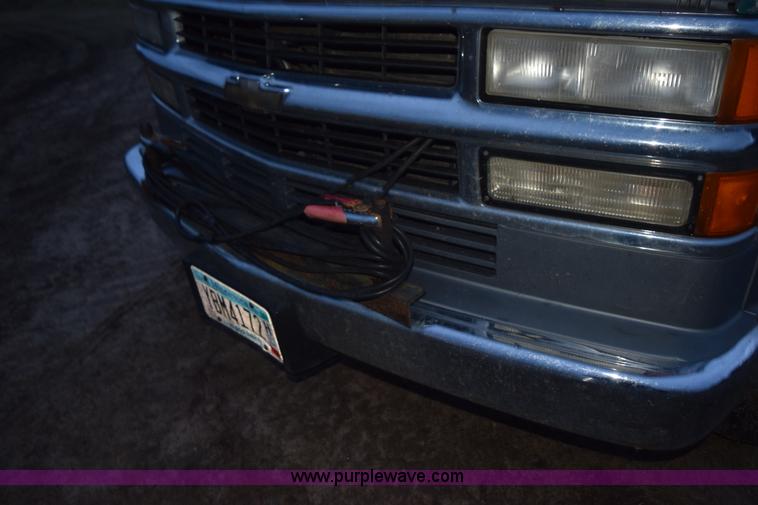 image for item K3485 1998 Chevrolet 3500 rollback truck