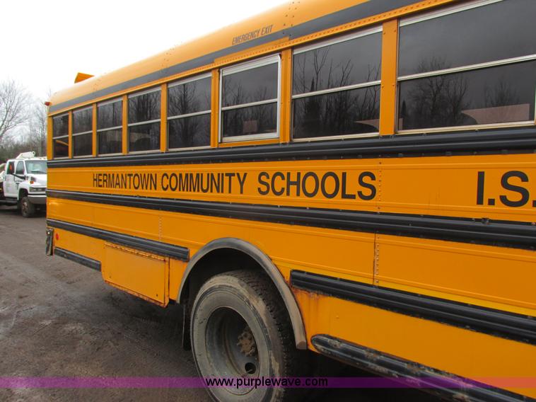 image for item L3873 1996 International SS107MD school bus