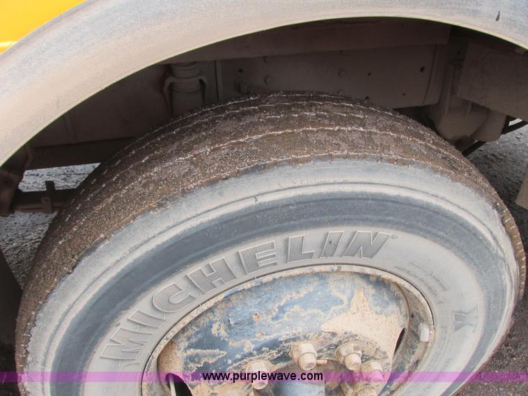 image for item L3873 1996 International SS107MD school bus