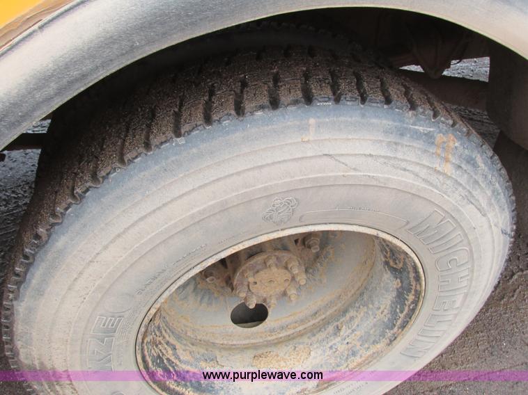 image for item L3873 1996 International SS107MD school bus