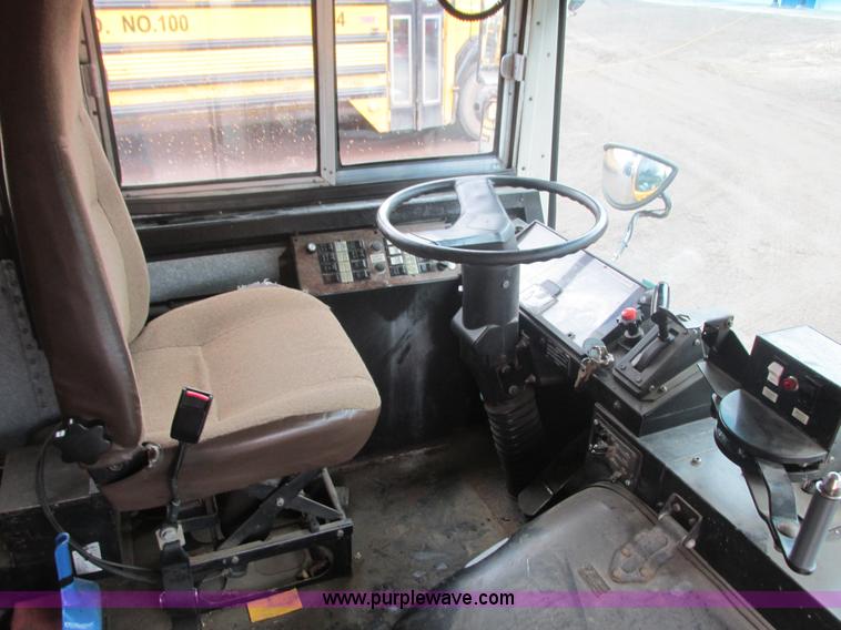 image for item L3873 1996 International SS107MD school bus