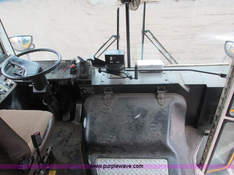 image for item L3873 1996 International SS107MD school bus