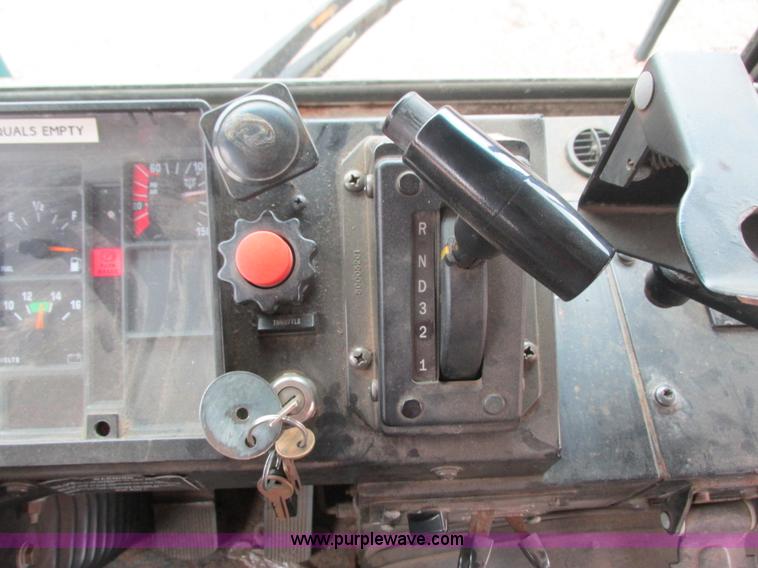 image for item L3873 1996 International SS107MD school bus