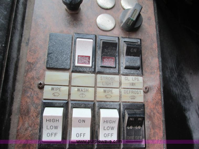 image for item L3873 1996 International SS107MD school bus