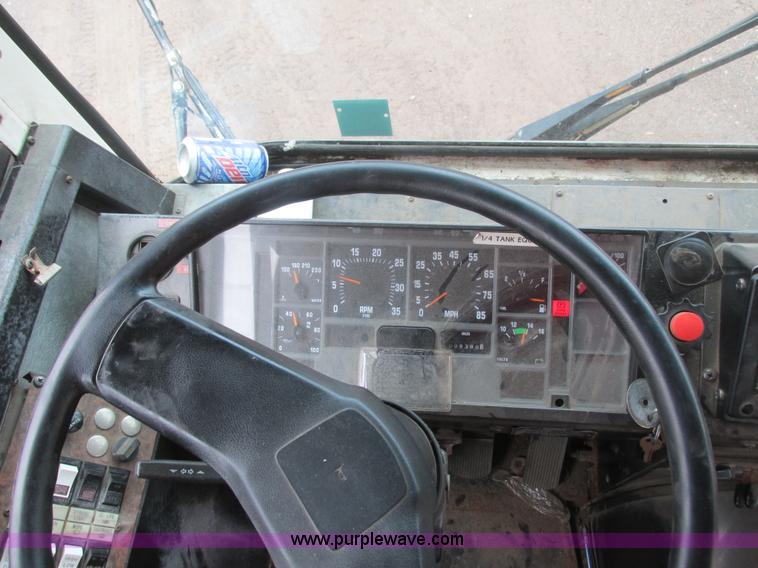 image for item L3873 1996 International SS107MD school bus