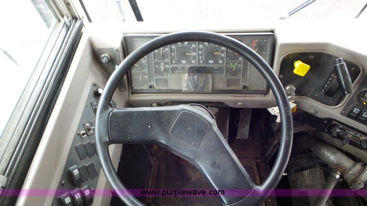 image for item L3876 1999 International American Transport Corp. school bus