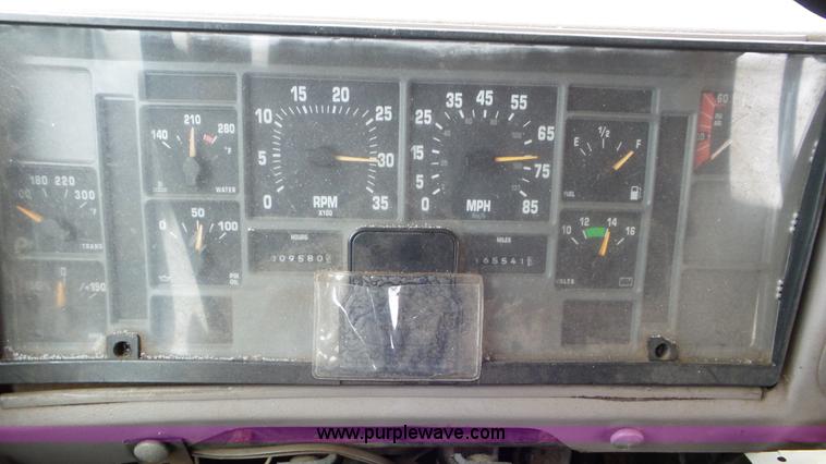 image for item L3876 1999 International American Transport Corp. school bus