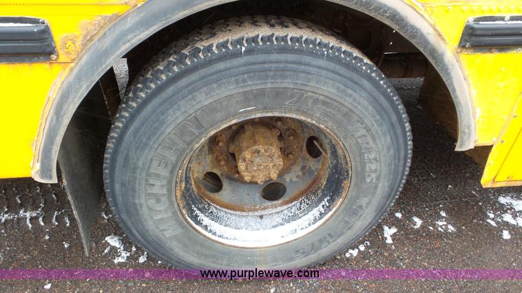 image for item L3876 1999 International American Transport Corp. school bus