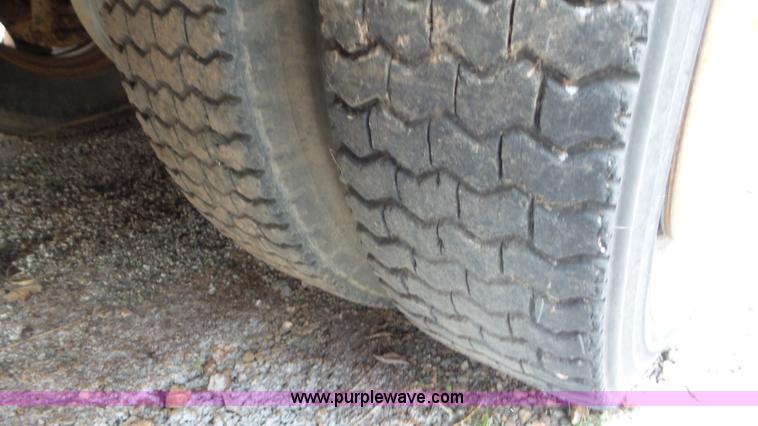 image for item L3877 1999 Blue Bird  TC2000 school bus