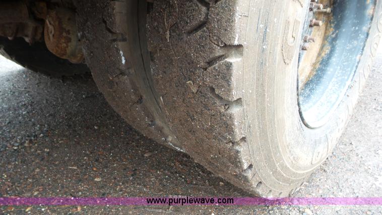 image for item L3878 2001 Blue Bird TC2000 school bus