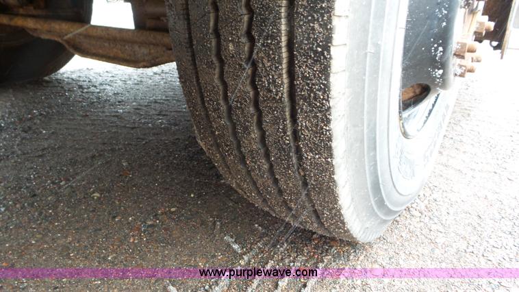 image for item L3878 2001 Blue Bird TC2000 school bus