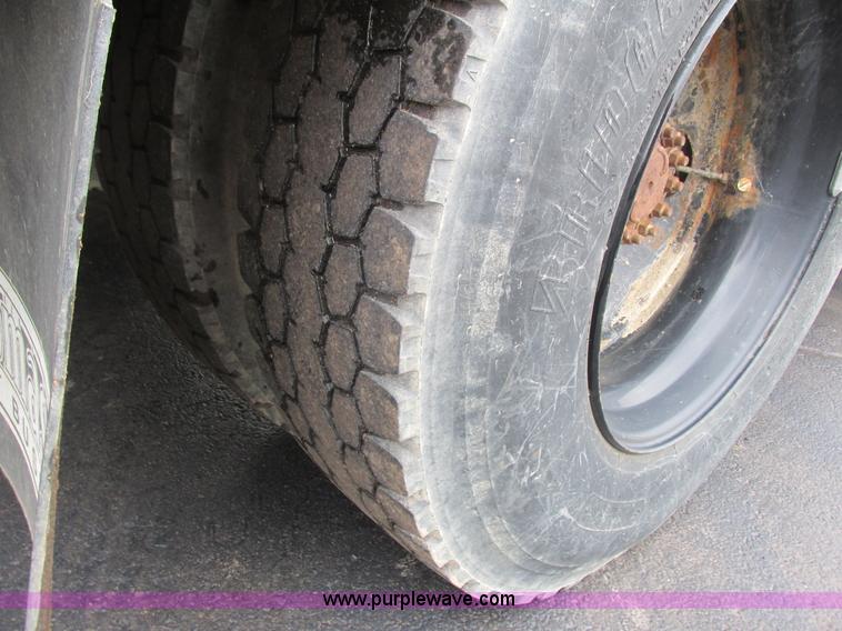 image for item L3880 2005 Freightliner FS65 school bus