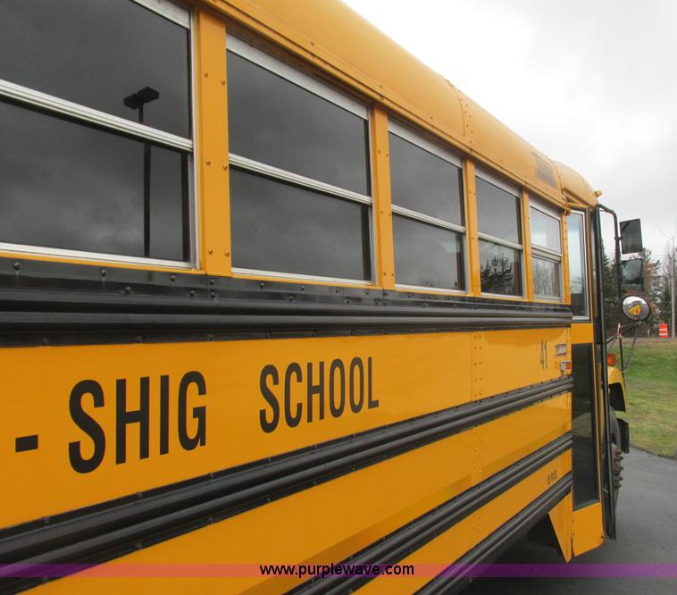 image for item L3880 2005 Freightliner FS65 school bus