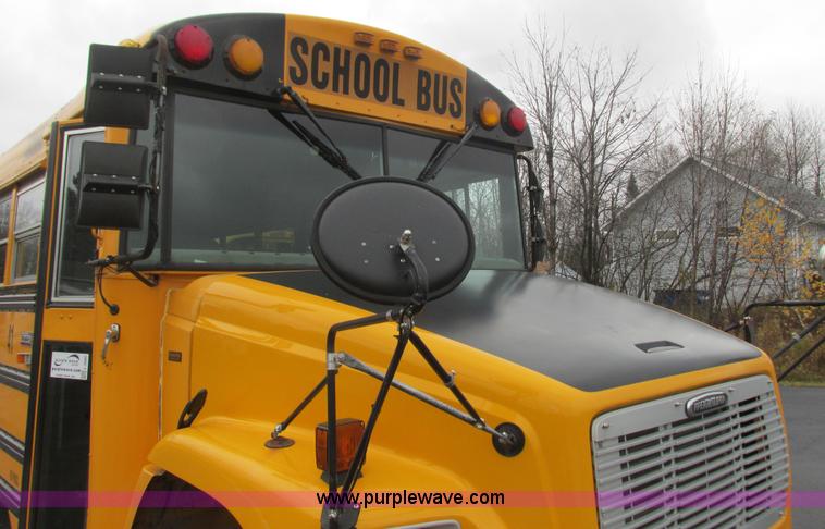 image for item L3880 2005 Freightliner FS65 school bus