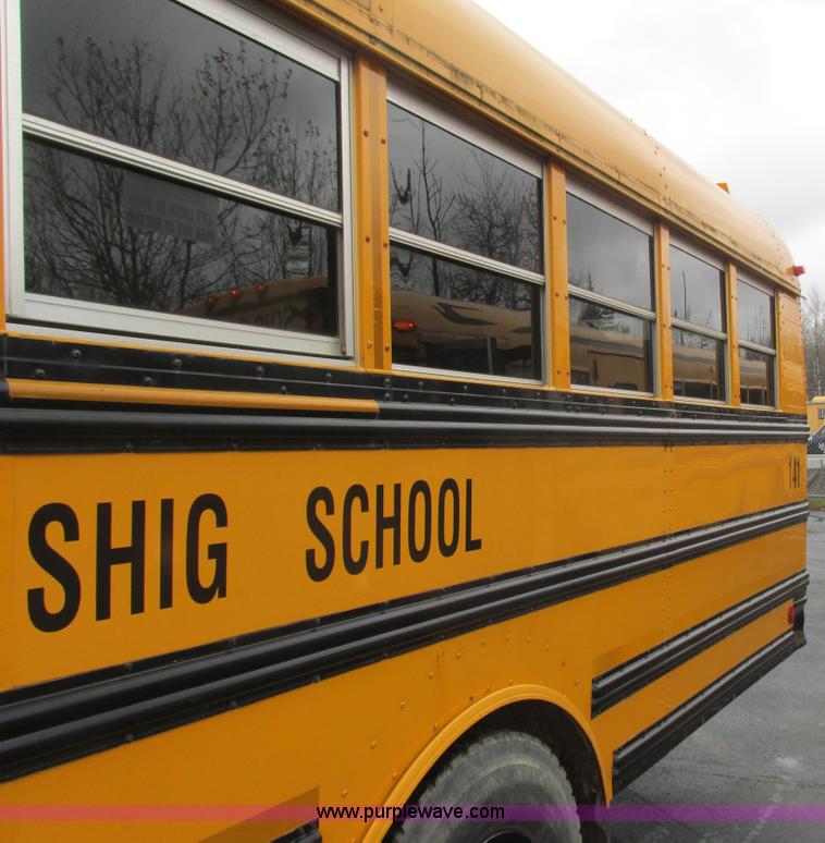 image for item L3880 2005 Freightliner FS65 school bus