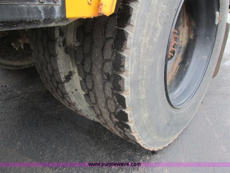 image for item L3880 2005 Freightliner FS65 school bus