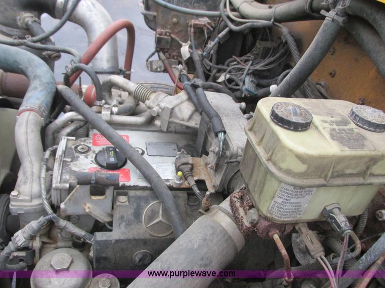 image for item L3880 2005 Freightliner FS65 school bus