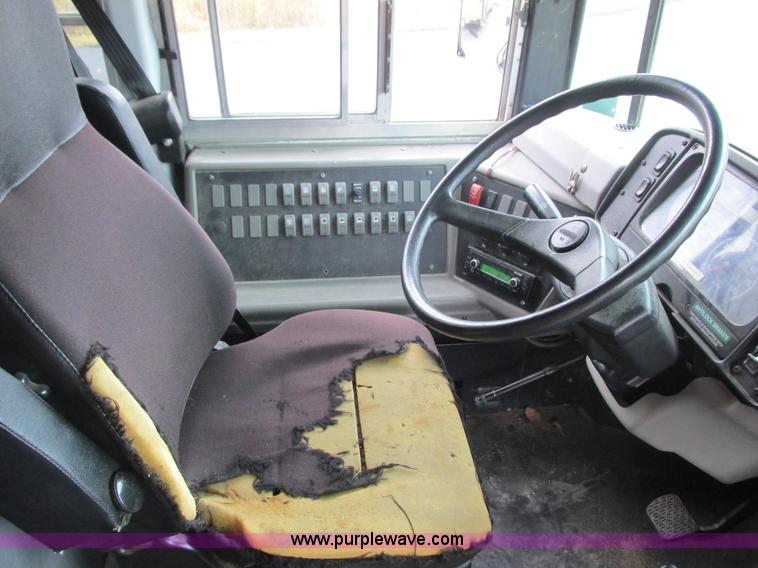 image for item L3880 2005 Freightliner FS65 school bus