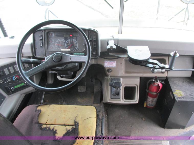 image for item L3880 2005 Freightliner FS65 school bus