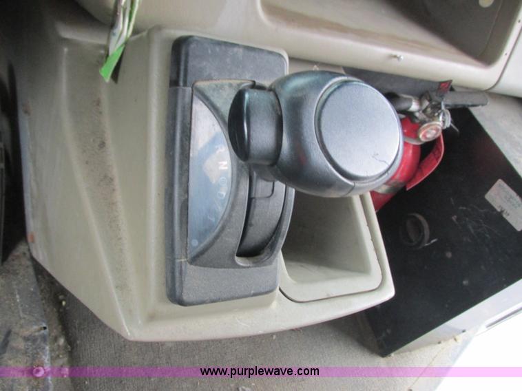 image for item L3880 2005 Freightliner FS65 school bus