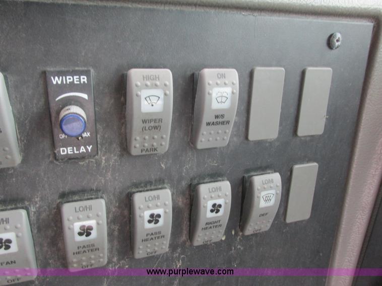 image for item L3880 2005 Freightliner FS65 school bus