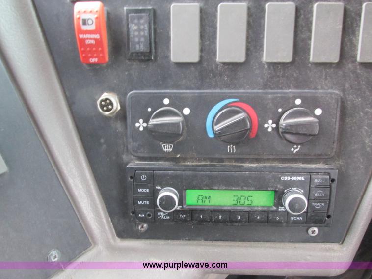 image for item L3880 2005 Freightliner FS65 school bus