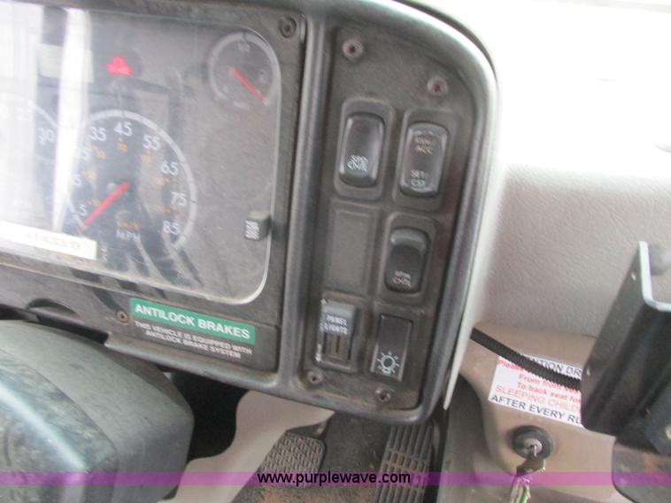 image for item L3880 2005 Freightliner FS65 school bus