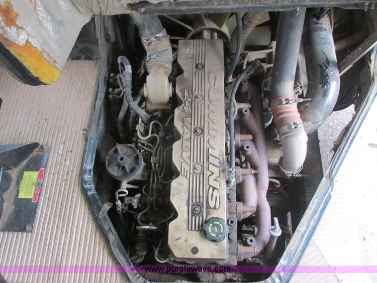 image for item L3883 2001 Blue Bird TC2000 school bus