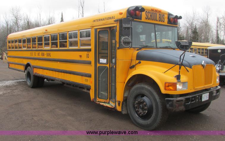 image for item L3885 2001 International school bus