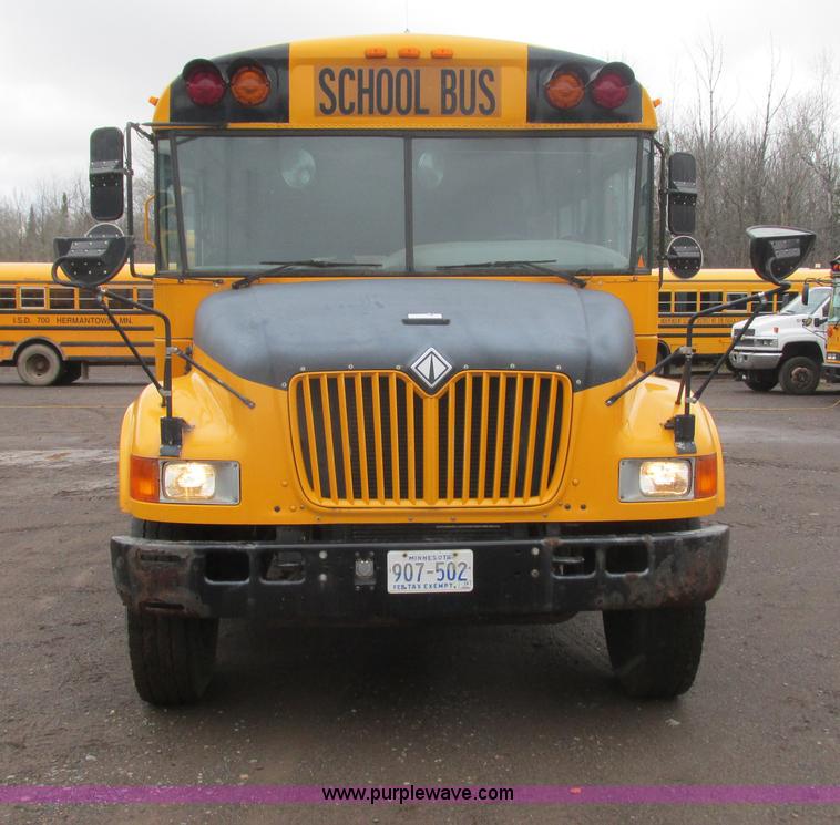 image for item L3885 2001 International school bus