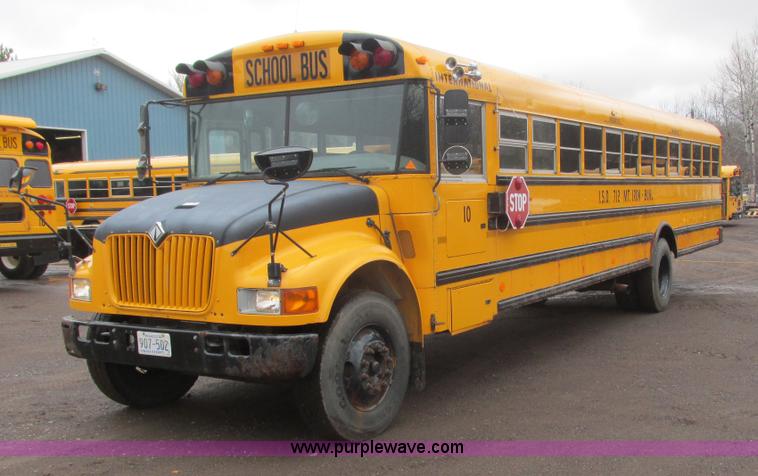 image for item L3885 2001 International school bus