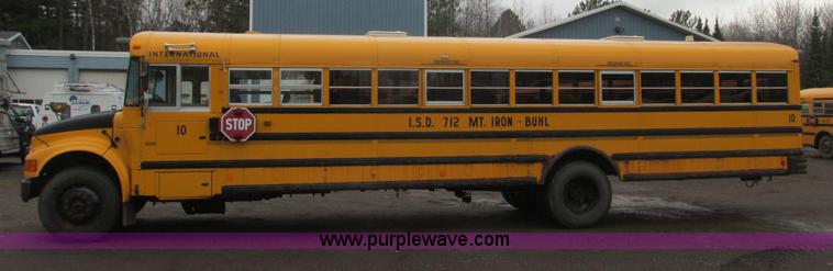 image for item L3885 2001 International school bus