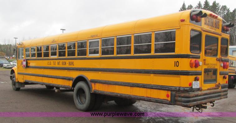 image for item L3885 2001 International school bus
