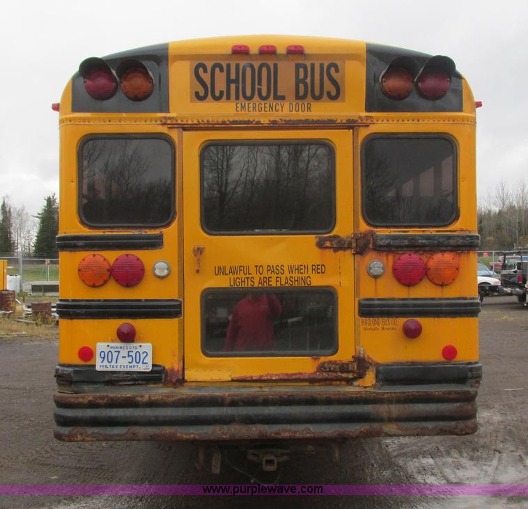 image for item L3885 2001 International school bus