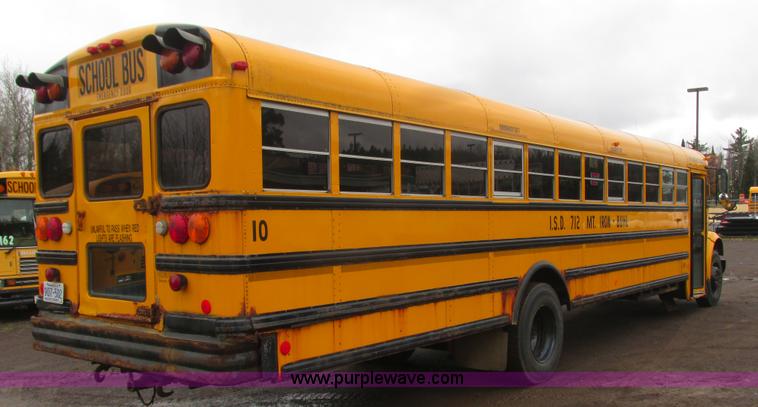 image for item L3885 2001 International school bus