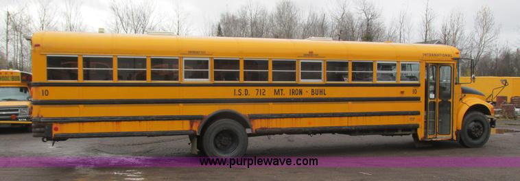 image for item L3885 2001 International school bus