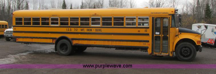 image for item L3885 2001 International school bus