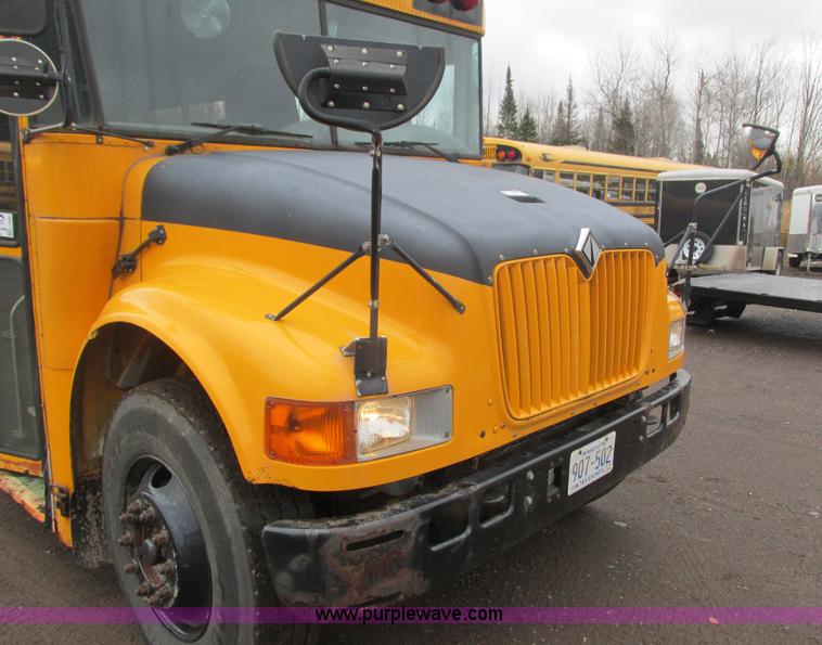 image for item L3885 2001 International school bus