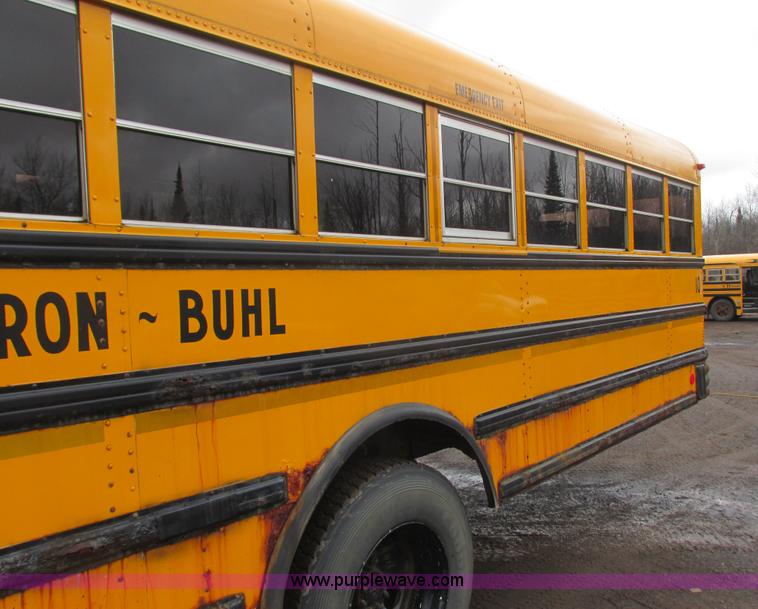 image for item L3885 2001 International school bus