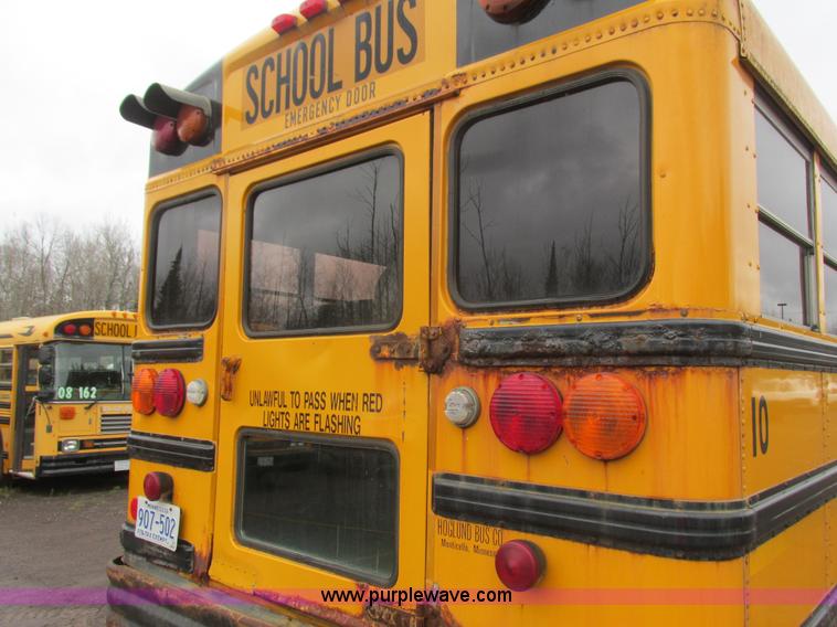 image for item L3885 2001 International school bus