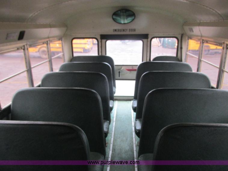 image for item L3885 2001 International school bus