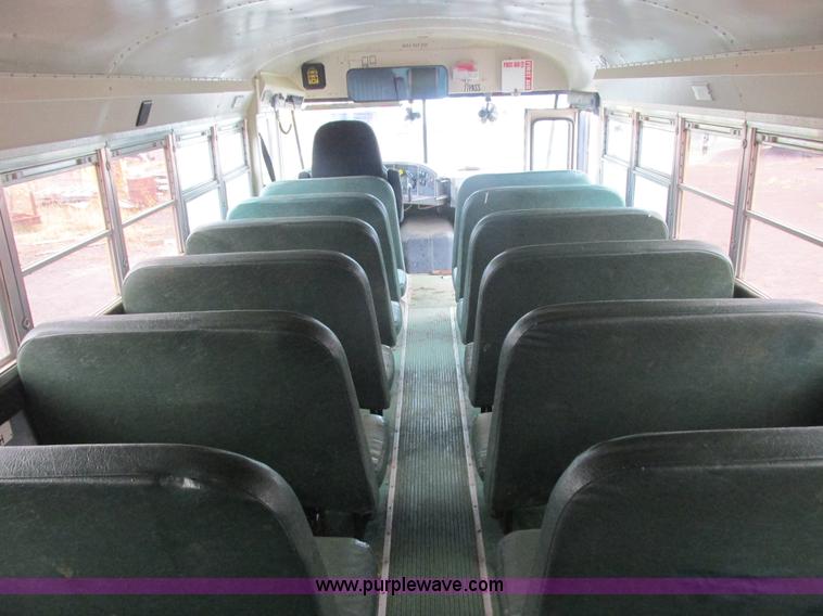 image for item L3885 2001 International school bus